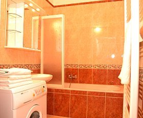 Badezimmer mit Badewanne