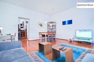 von der komfortablen Sofa idealen Blick auf den Fernseher von der komfortablen Sofa idealen Blick auf den Fernseher