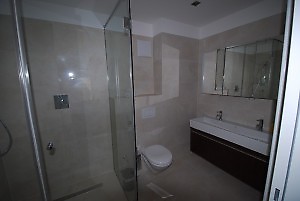 2. Badezimmer mit ebenerdiger Dusche