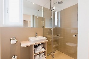moderne Dusche in der wien ferienwohnung
