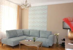 Gemütliches Wohnzimmer mit ausziehbarem Sofa