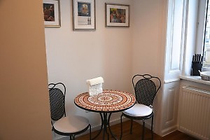 Dining area with 2 chairs and bistro table in the apartment 