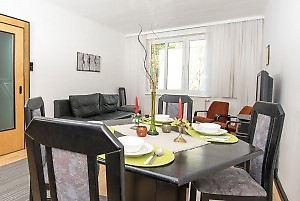 [telnr]
Dining area with 4 chairs in the apartment Wien Wied