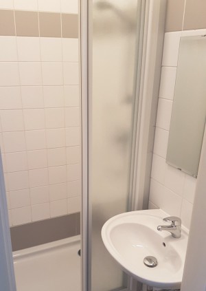 Dusche in der Wiener Ferienwohnung