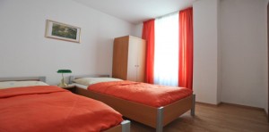 Schlafgemächer mit Einzelbetten alles in orange