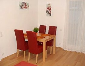 Table with 4 leather chairs