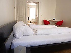 1 king size double bed ([telnr] * [telnr]) including linen