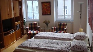 Schlafzimmer mit Doppelbett