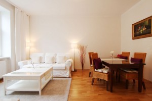 Wohnzimmer und Esszimmer